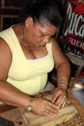 Cigar making, Real Fabrica de Tabacos Partag�s, Central Havana (Centro Habana). Cuba.