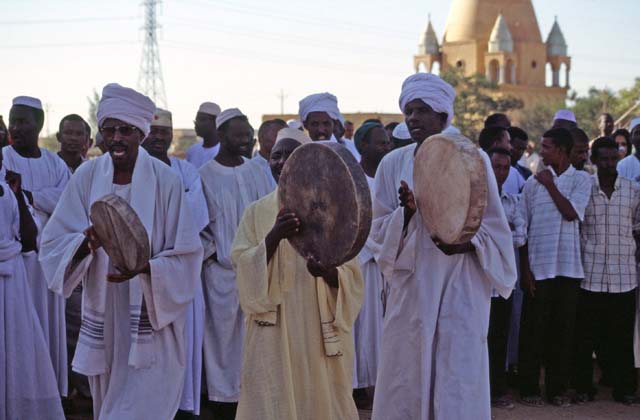 Waiting for whirling dervishes. Hamed-an Nil Mosque, Khartoum (Omdurman). Sudan.