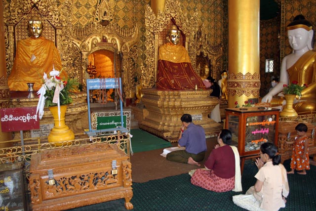 Shwedagon Paya, Yangon. Myanmar (Burma).