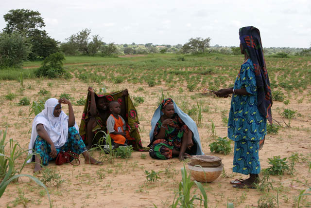 Waiting. On the way to Agadez town. Niger.