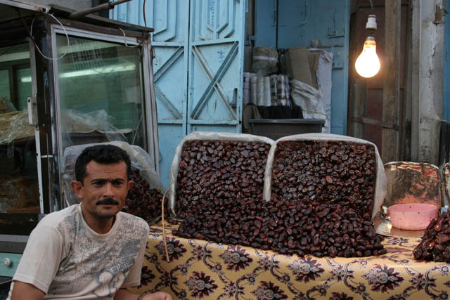 Dates are very popular. Market at center of Ta'izz city. Yemen.